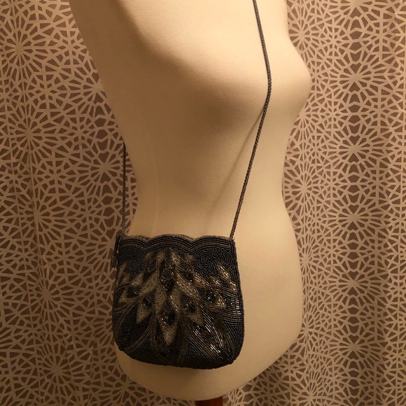 Vintage Sophistique Silver Beaded Crossbody Purse - Picture 3 of 10